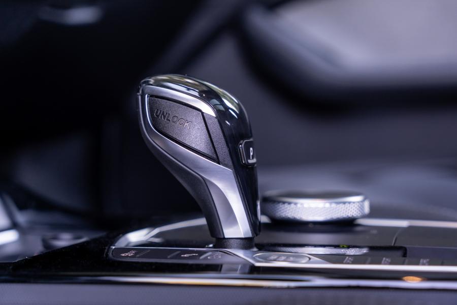 Детали интерьера BMW 120d M Sport xDrive (F40) 2019 года  (WW) (фото 36 из 40)